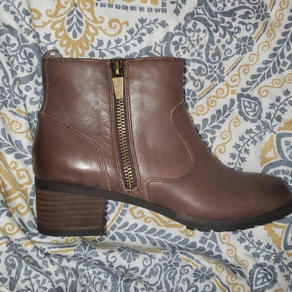 Tara M. Ankle Booties - Picture 2 of 4